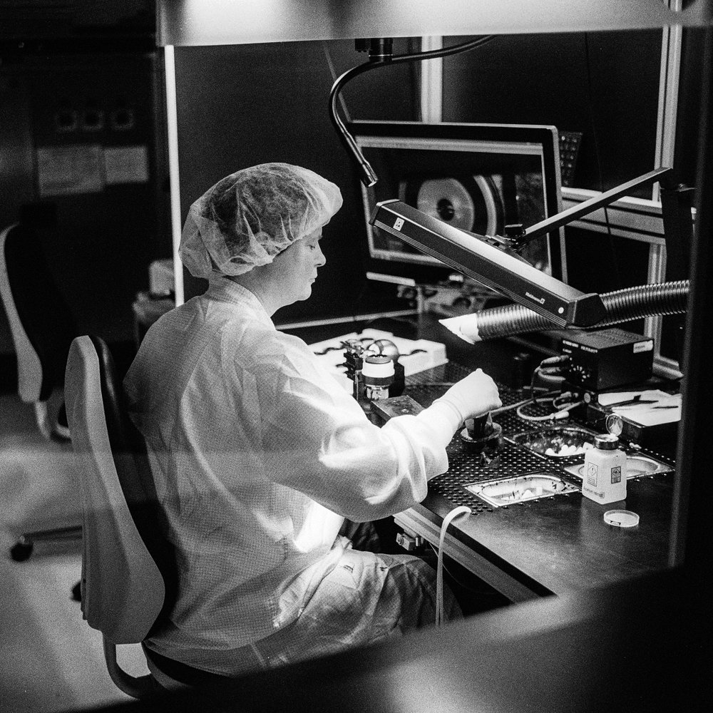   The blackening of the lens edges is done by hand. The professionals are able to maintain a tolerance of 1/10mm. Leica M6 TTL with 35mm Summilux, Kodak Tri-X 400, orange Filter  